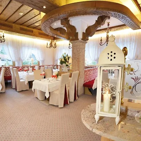 Hotel Neue Post 4*