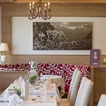Neue Post Otel 4*