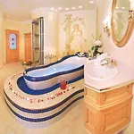 Neue Post Hotel 4*