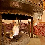 Neue Post Hotel 4*