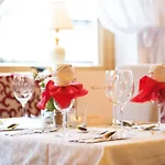 Hotel Neue Post 4*