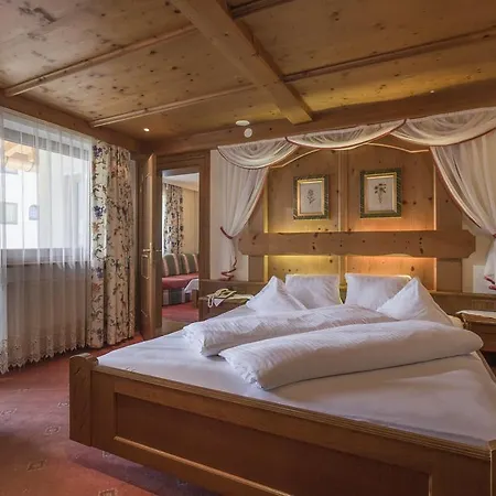 Neue Post Hotel 4*