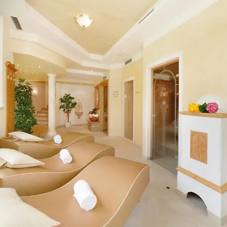 Neue Post Hotel 4*